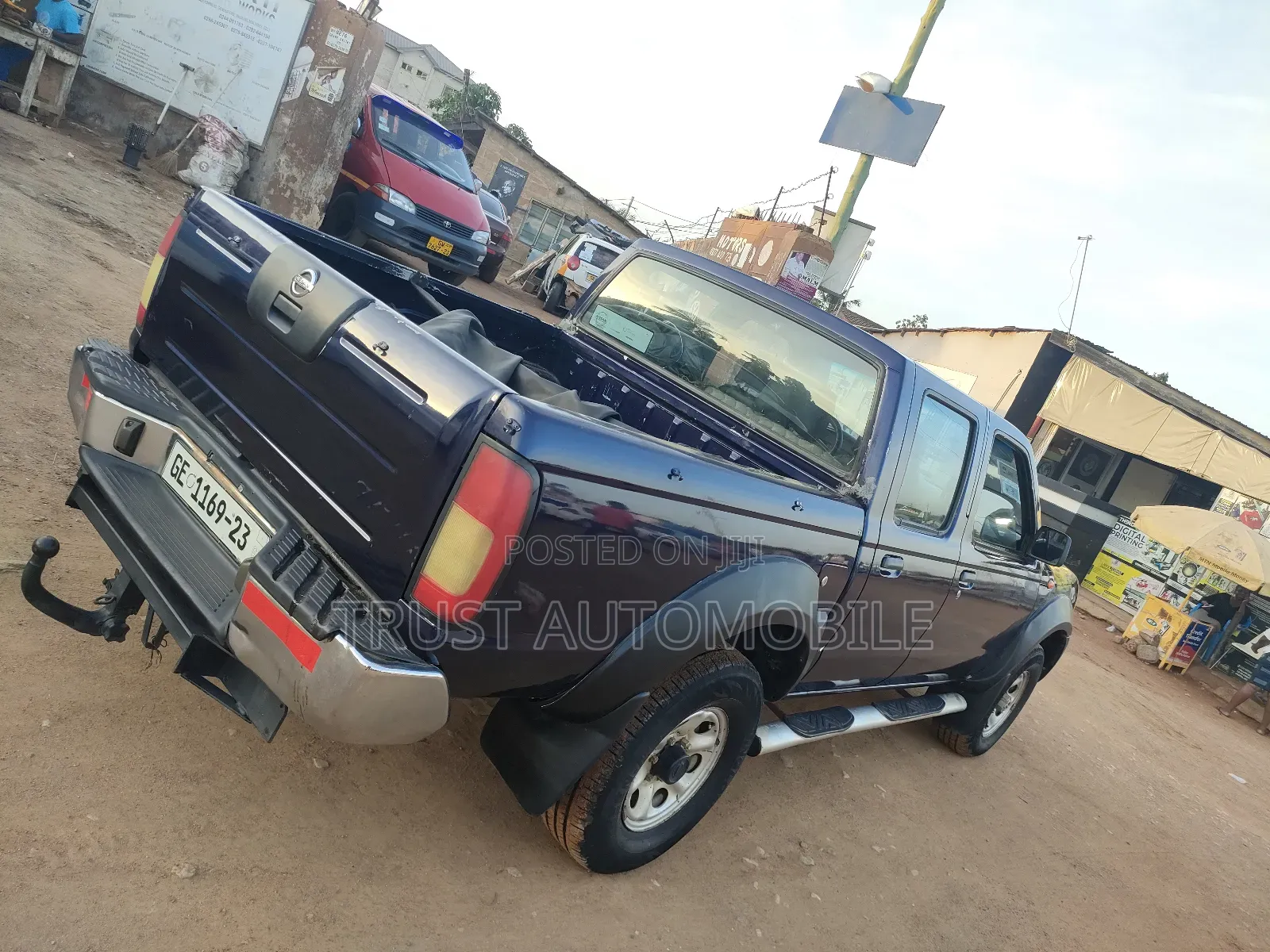 Nissan Hardbody 2011 Blue