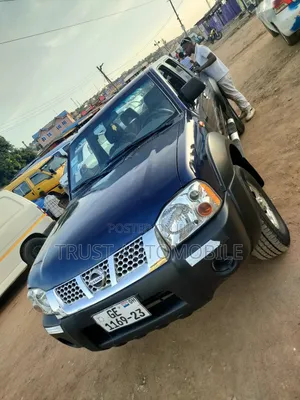 Nissan Hardbody 2011 Blue