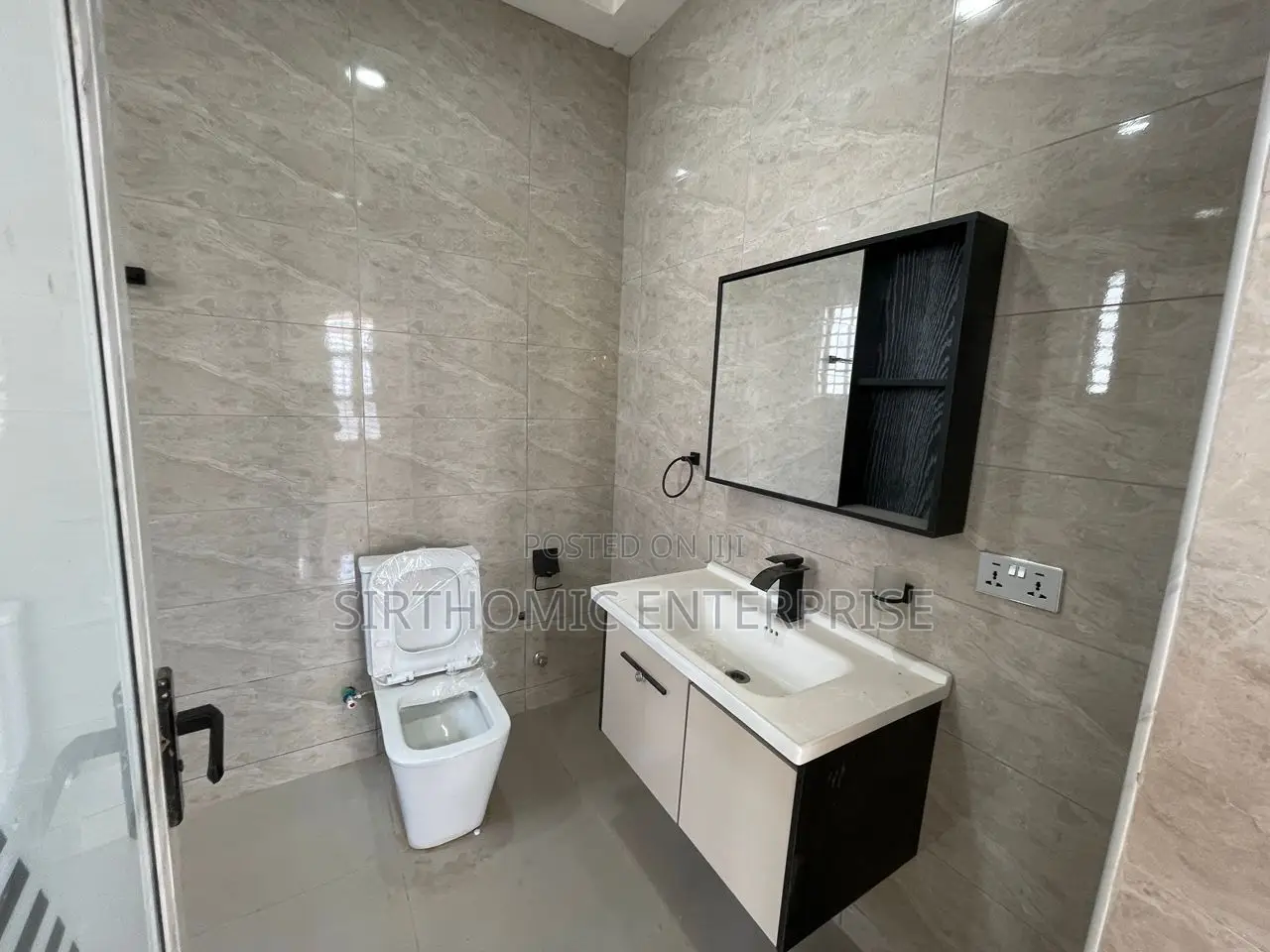 Furnished 6bdrm House in Kokoben, Kumasi Metropolitan for sale