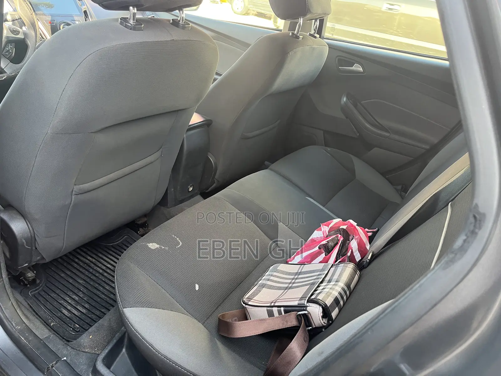 Ford Focus SE Sedan FWD (2.0L 4cyl 5M) 2013 Gray