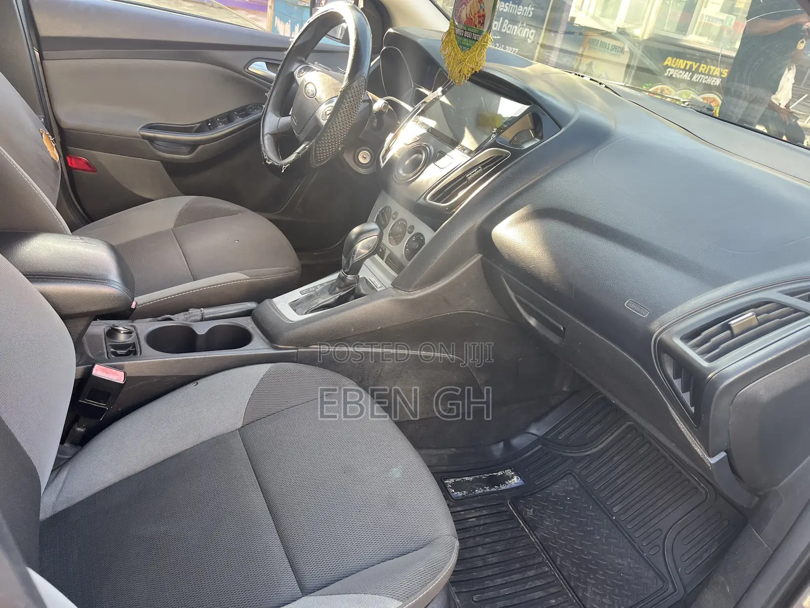 Ford Focus SE Sedan FWD (2.0L 4cyl 5M) 2013 Gray