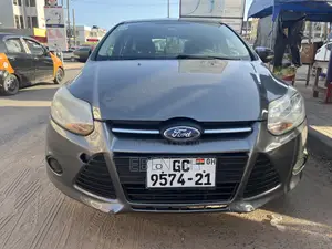Ford Focus SE Sedan FWD (2.0L 4cyl 5M) 2013 Gray