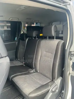 Toyota Voxy 2010 Silver