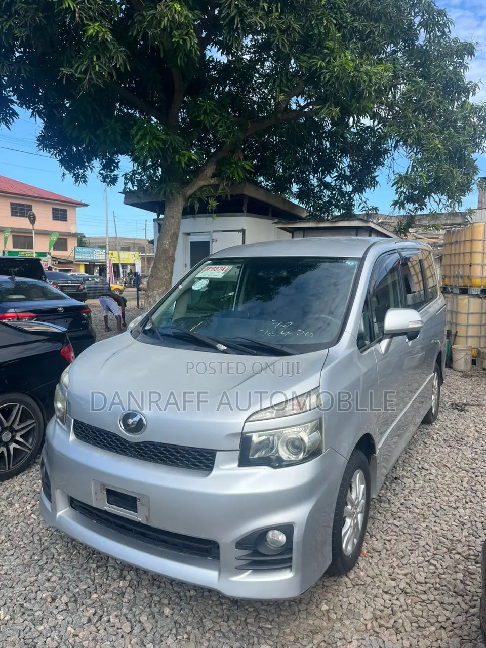 Toyota Voxy 2010 Silver