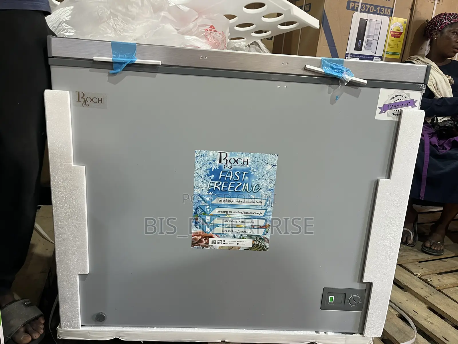 Roch Chest Freezer 251 Liters