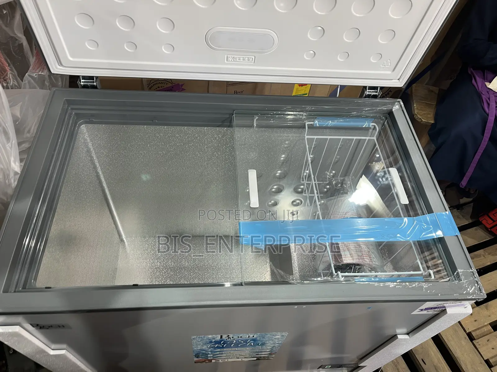 Roch Chest Freezer 251 Liters