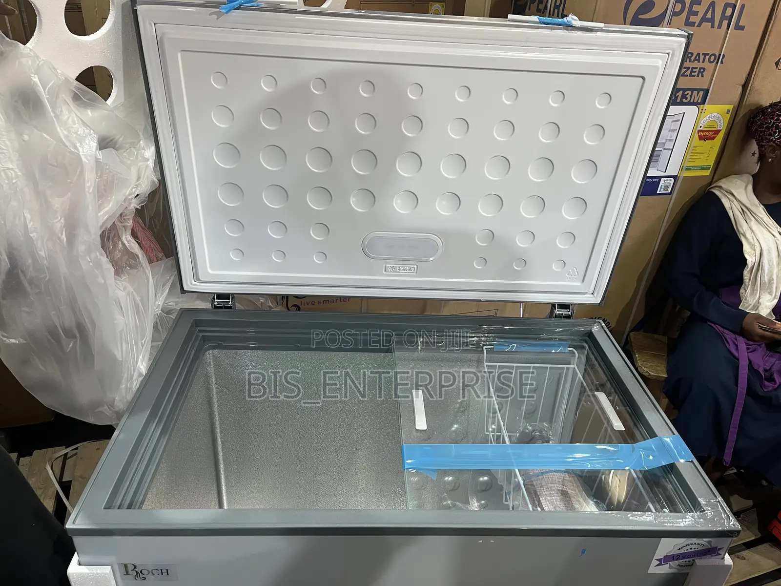 Roch Chest Freezer 251 Liters