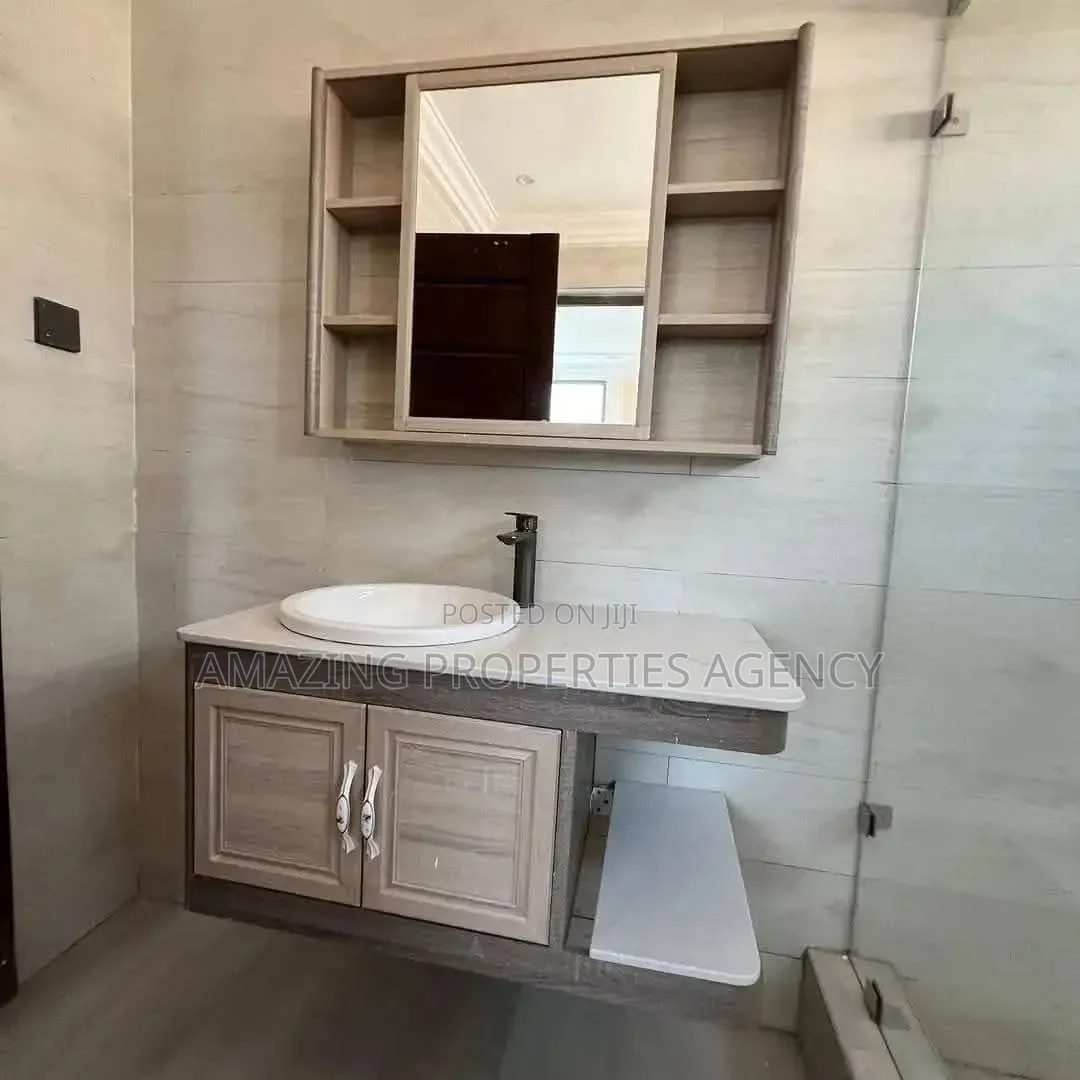 3bdrm Townhouse / Terrace in East Legon, A&C Mall Area for rent