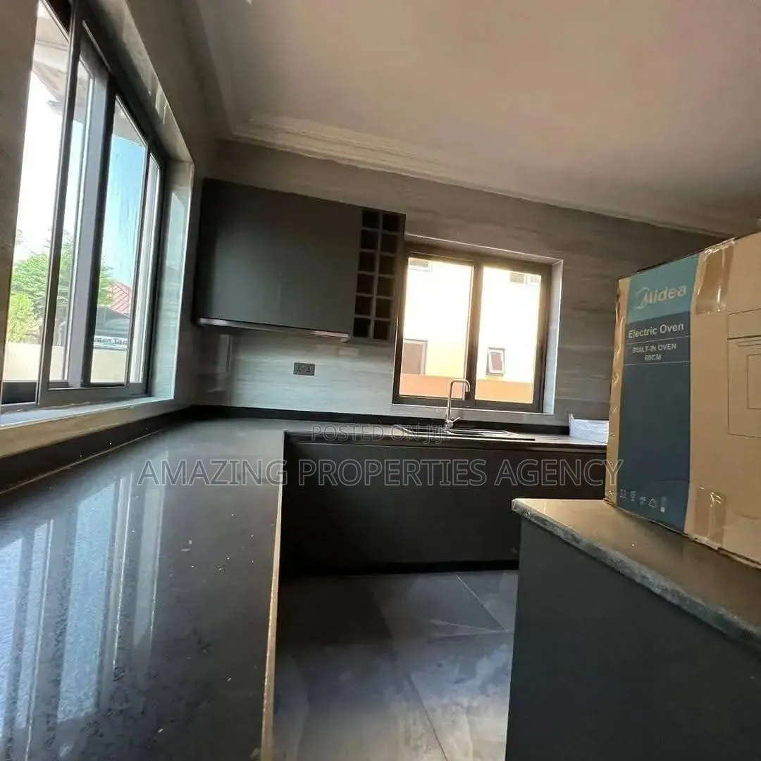 3bdrm Townhouse / Terrace in East Legon, A&C Mall Area for rent