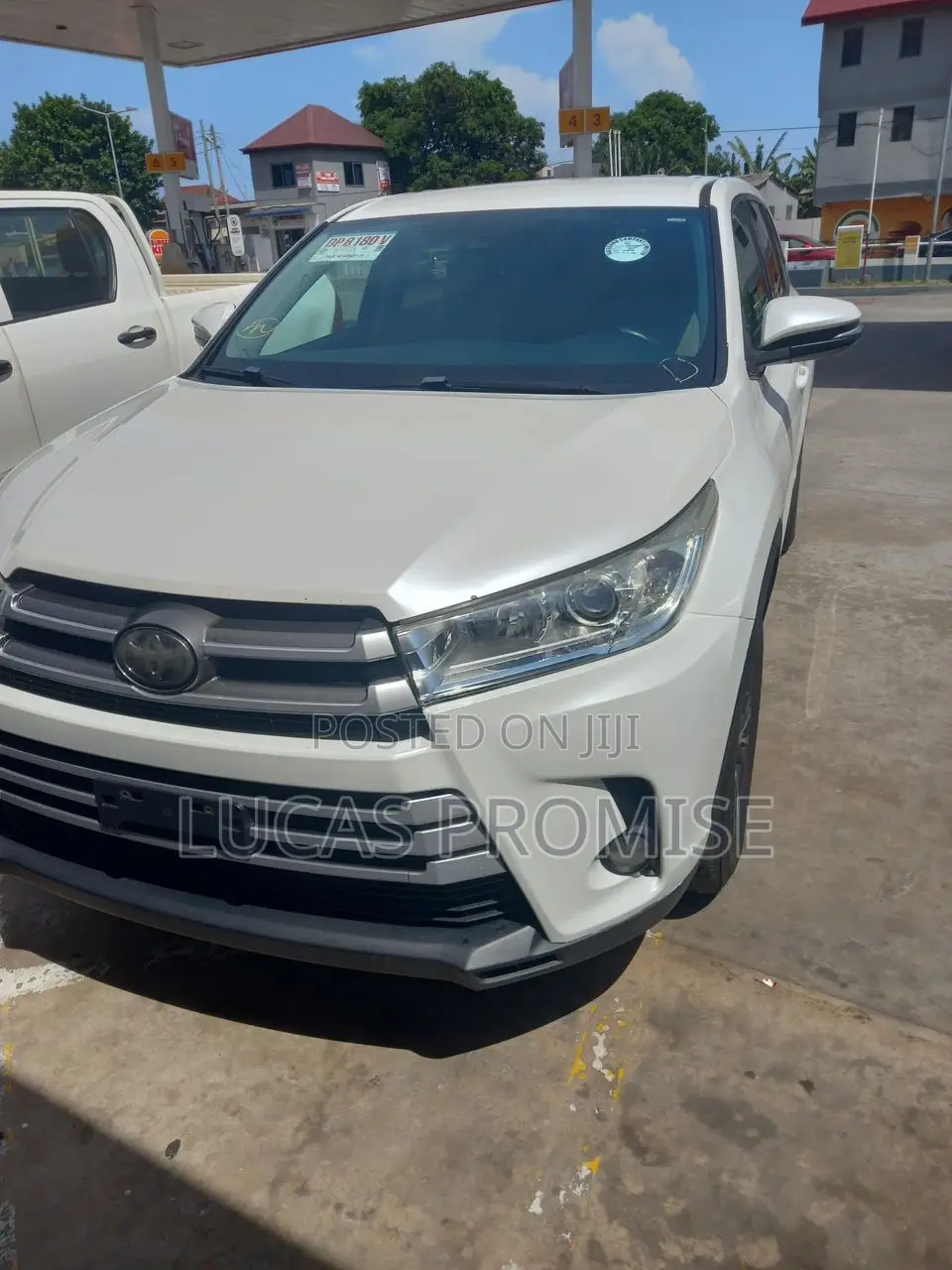 Toyota Highlander LE 4x2 (2.7L 4cyl 6A) 2018 White