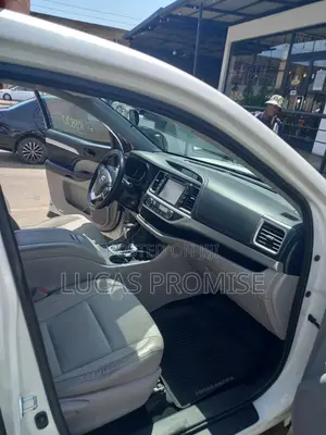 Toyota Highlander LE 4x2 (2.7L 4cyl 6A) 2018 White