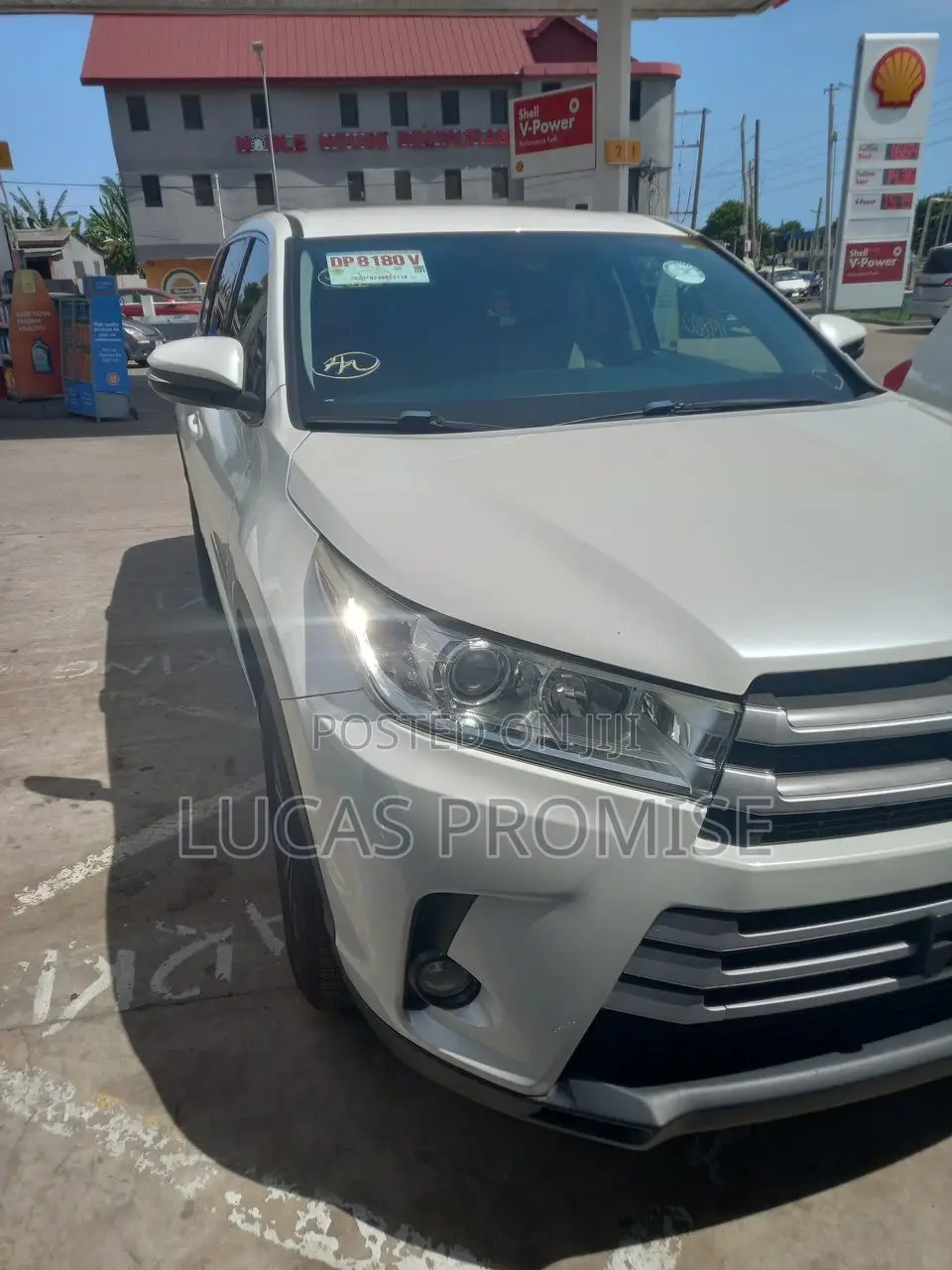 Toyota Highlander LE 4x2 (2.7L 4cyl 6A) 2018 White