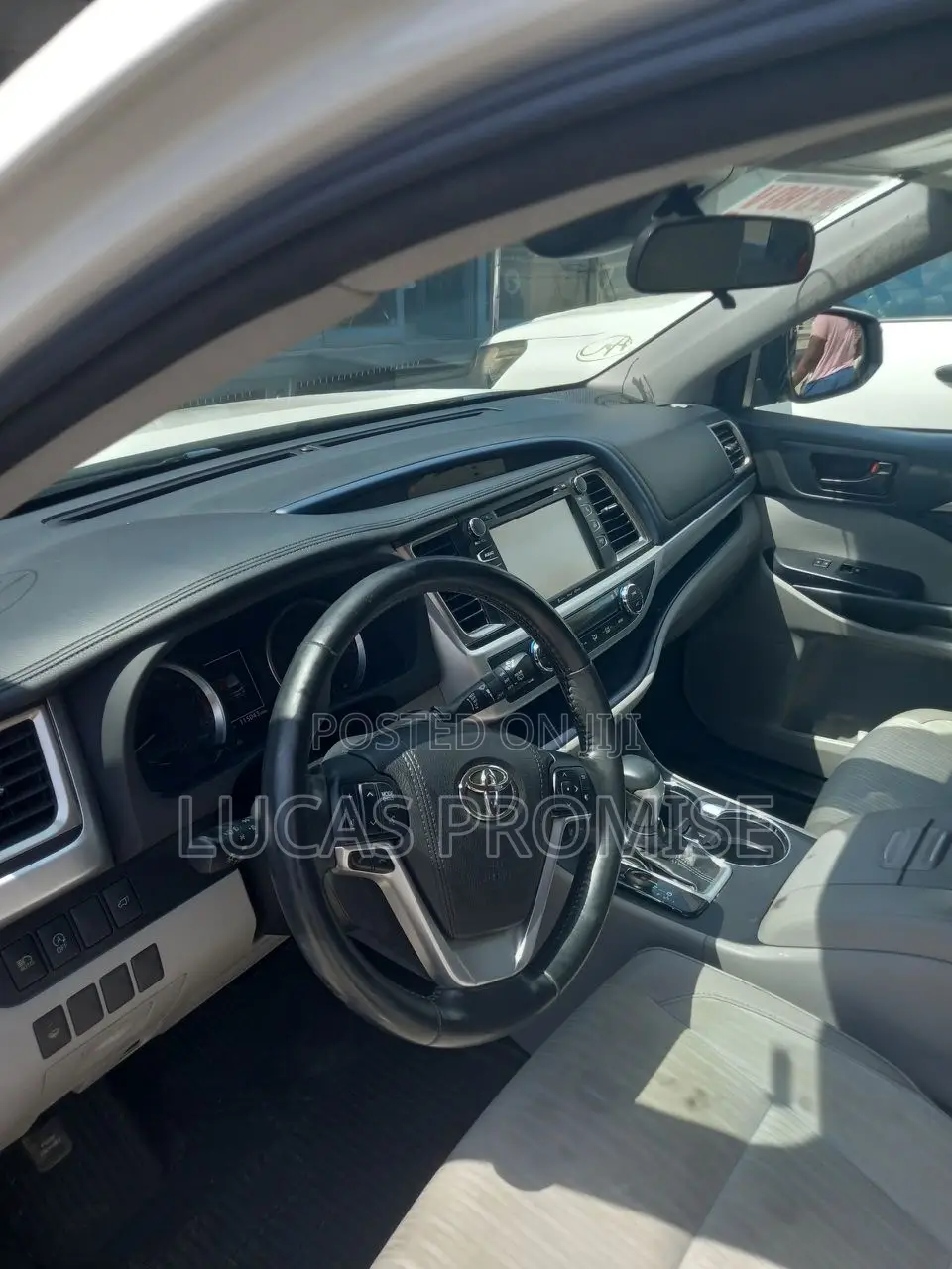 Toyota Highlander LE 4x2 (2.7L 4cyl 6A) 2018 White