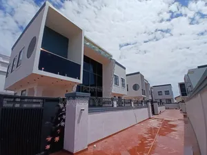 4bdrm Duplex in Okpoigonor, Manet Court for sale