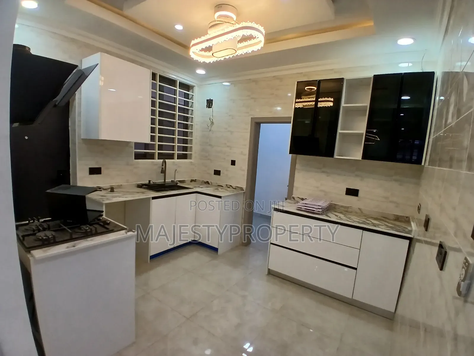 4bdrm Duplex in Okpoigonor, Manet Court for sale