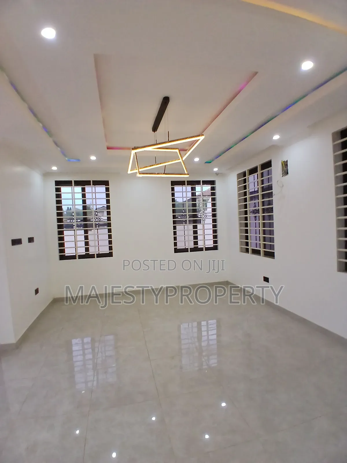 4bdrm Duplex in Okpoigonor, Manet Court for sale
