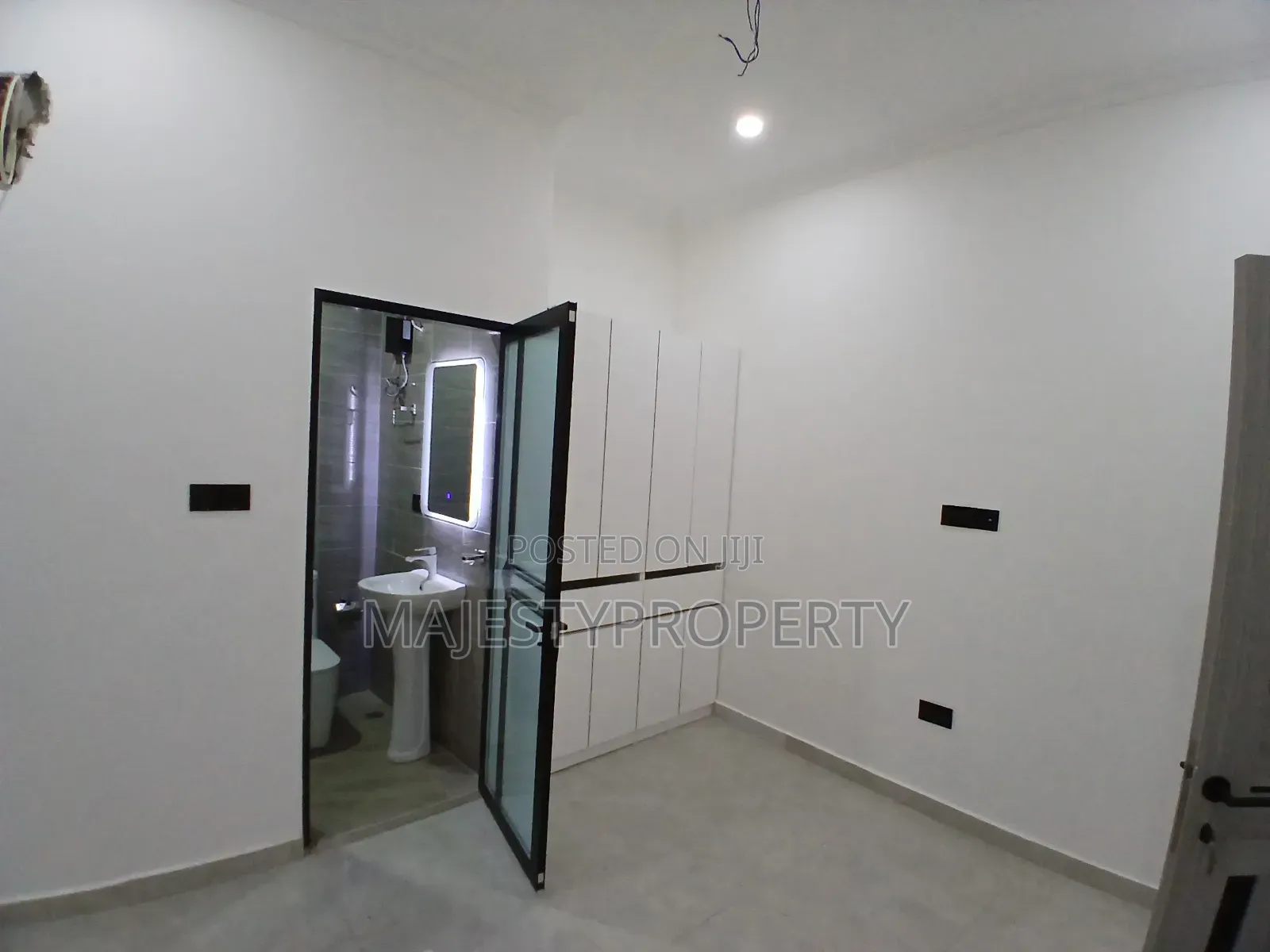 4bdrm Duplex in Okpoigonor, Manet Court for sale