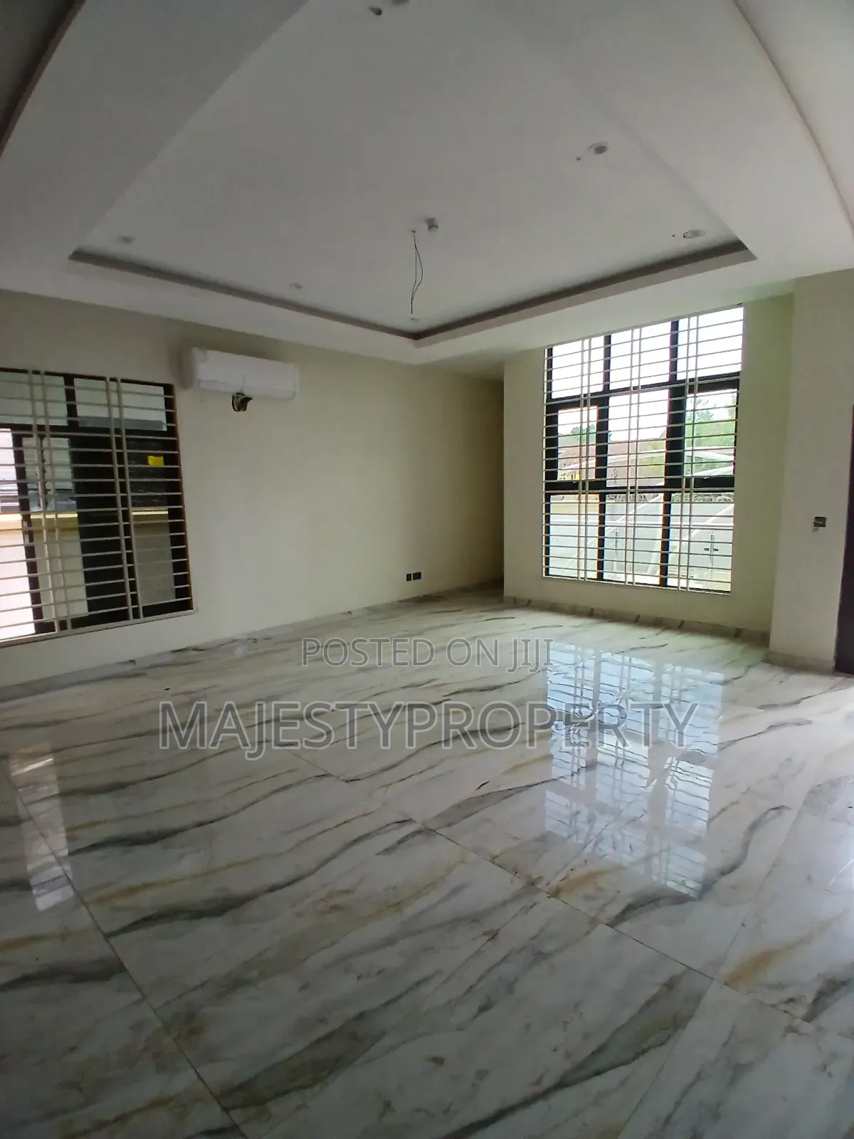 5bdrm Duplex in Costa, Coca Cola for sale