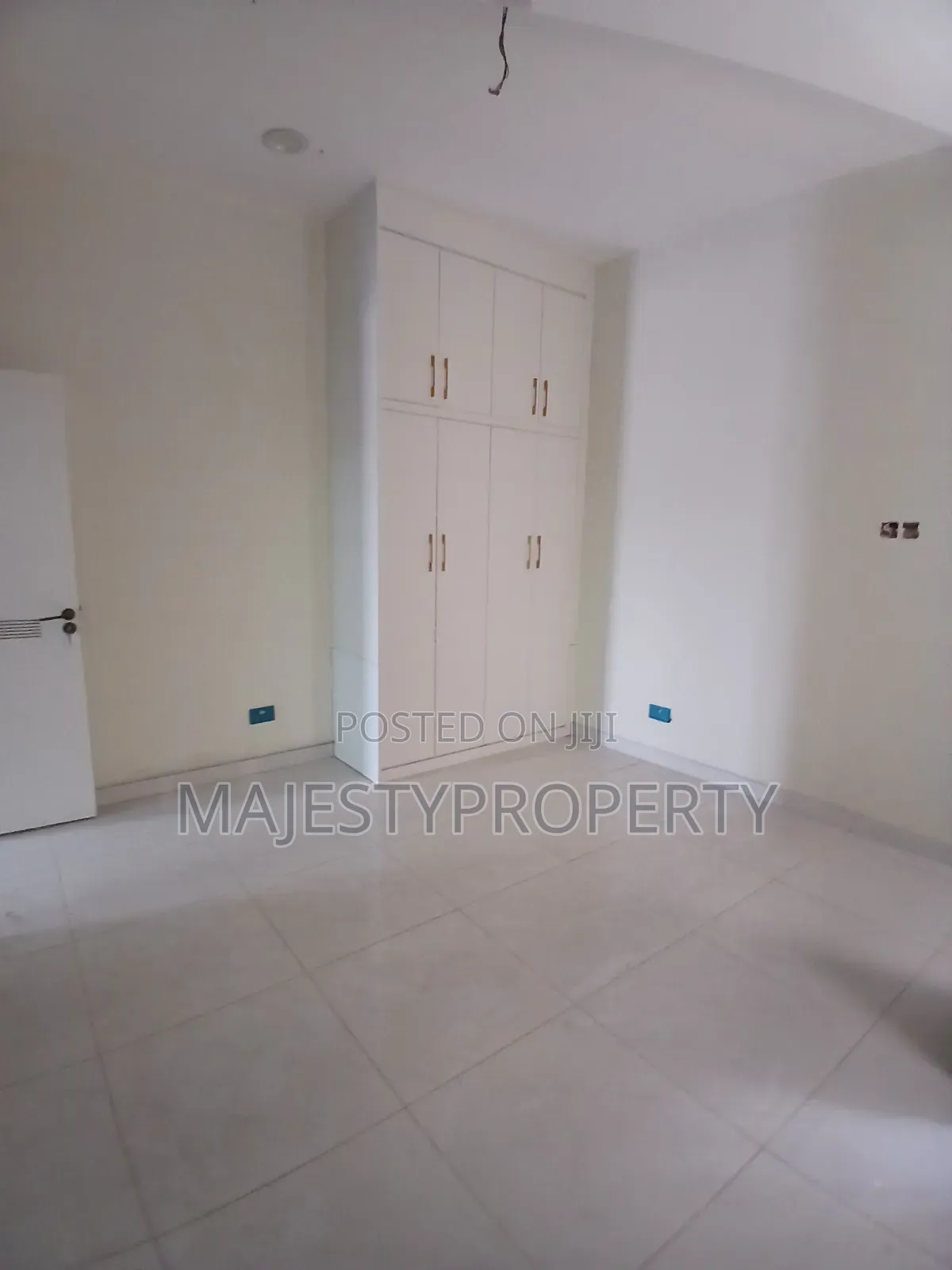 5bdrm Duplex in Costa, Coca Cola for sale