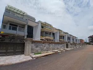 5bdrm Duplex in Costa, Coca Cola for sale