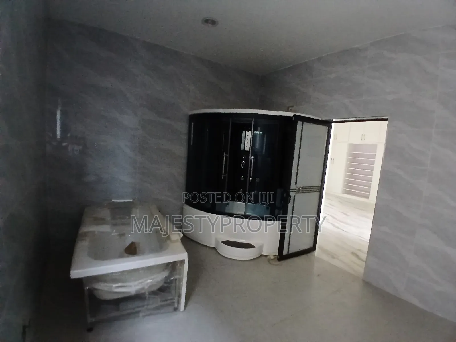 5bdrm Duplex in Costa, Coca Cola for sale