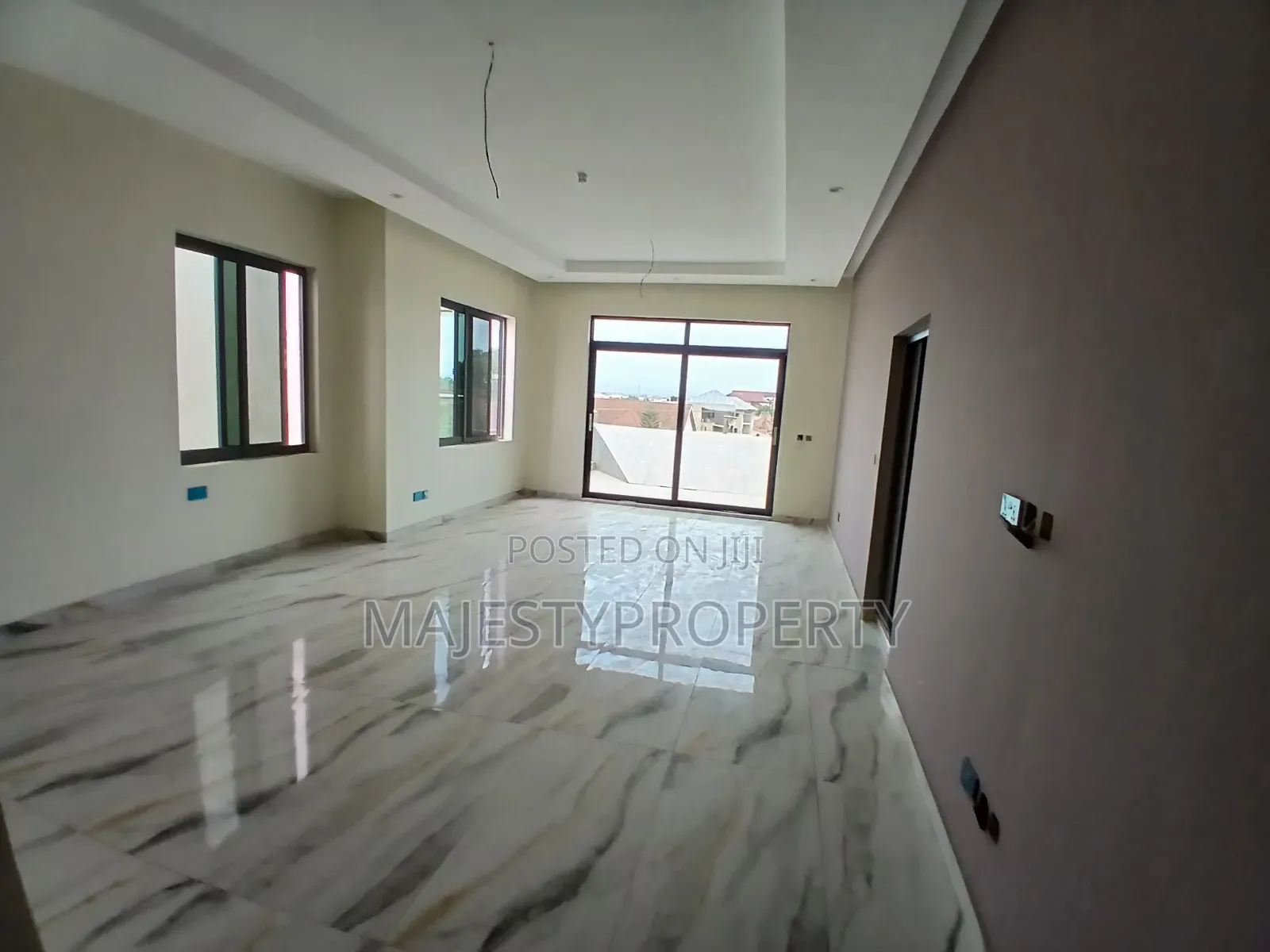 5bdrm Duplex in Costa, Coca Cola for sale