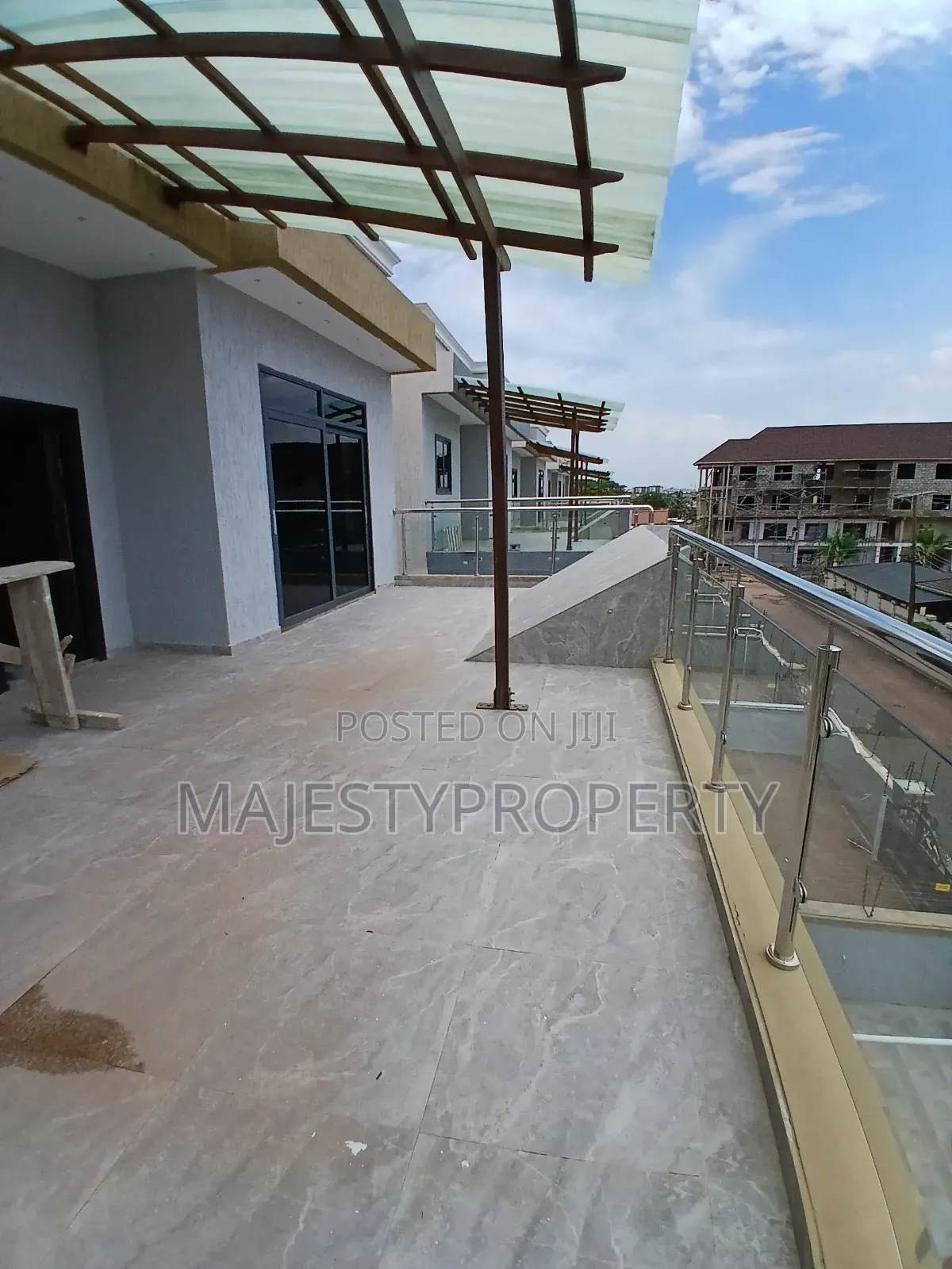 5bdrm Duplex in Costa, Coca Cola for sale