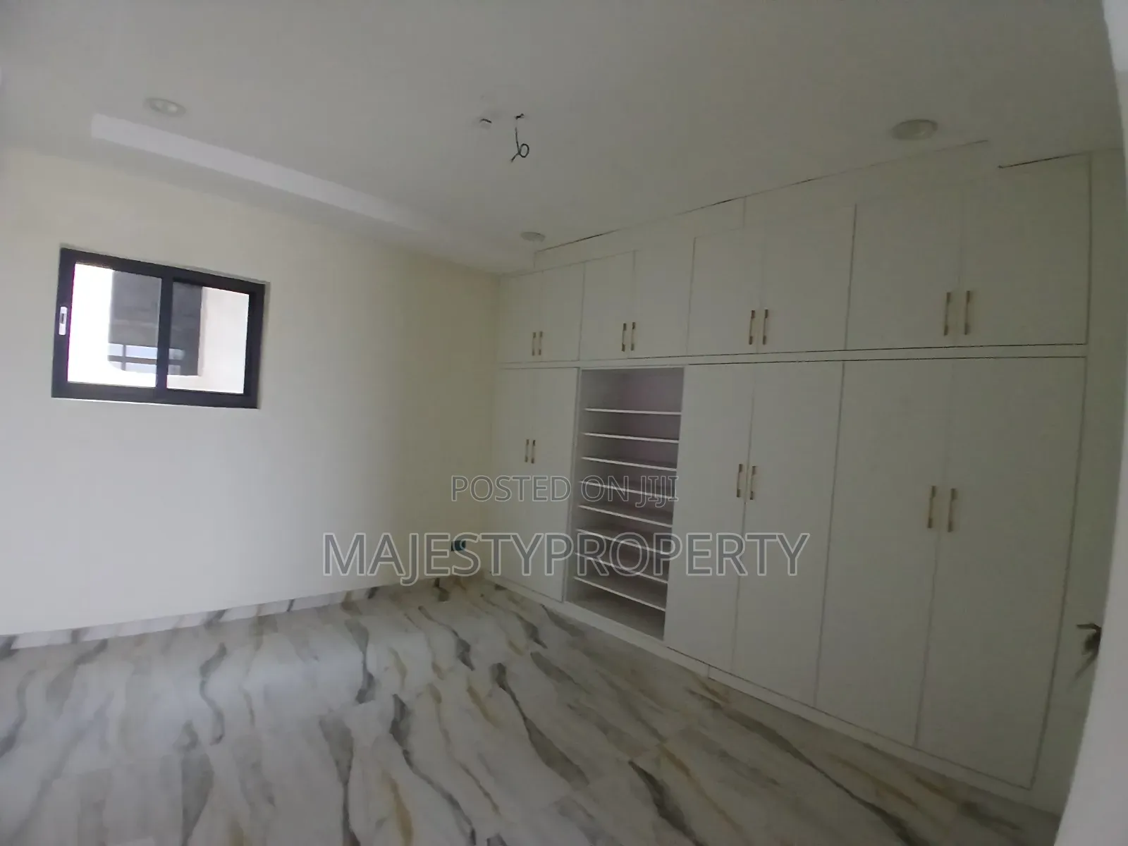 5bdrm Duplex in Costa, Coca Cola for sale
