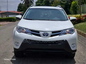 Toyota RAV4 Limited 4dr SUV (2.5L 4cyl 6A) 2015 White