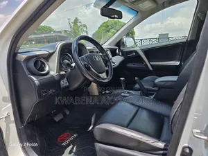 Toyota RAV4 Limited 4dr SUV (2.5L 4cyl 6A) 2015 White