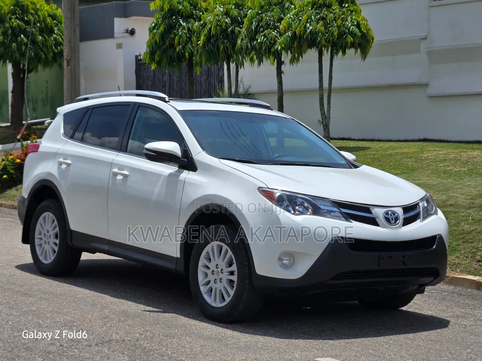 Toyota RAV4 Limited 4dr SUV (2.5L 4cyl 6A) 2015 White