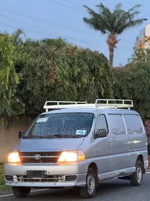 Toyota HiAce 2011 Silver