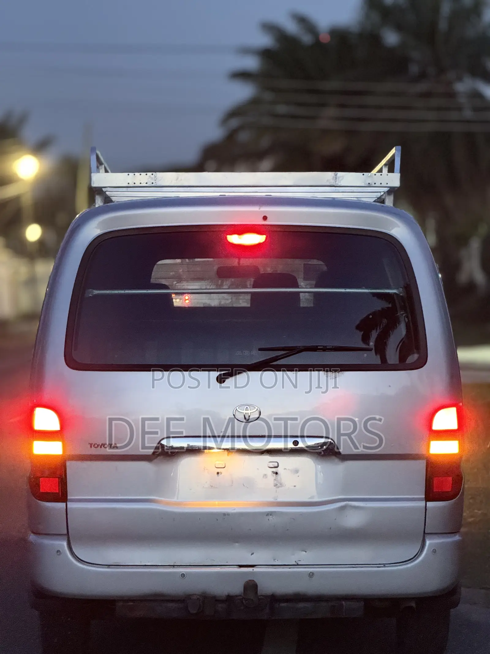 Toyota HiAce 2011 Silver
