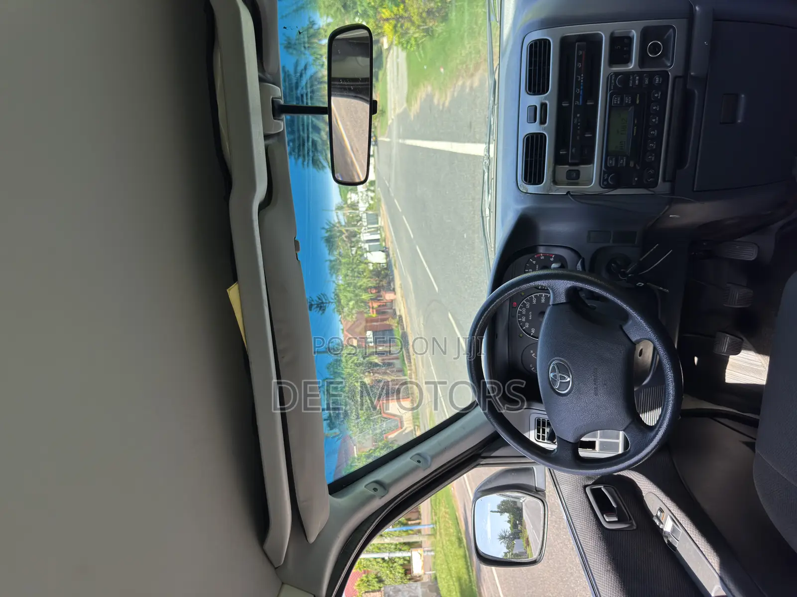 Toyota HiAce 2011 Silver