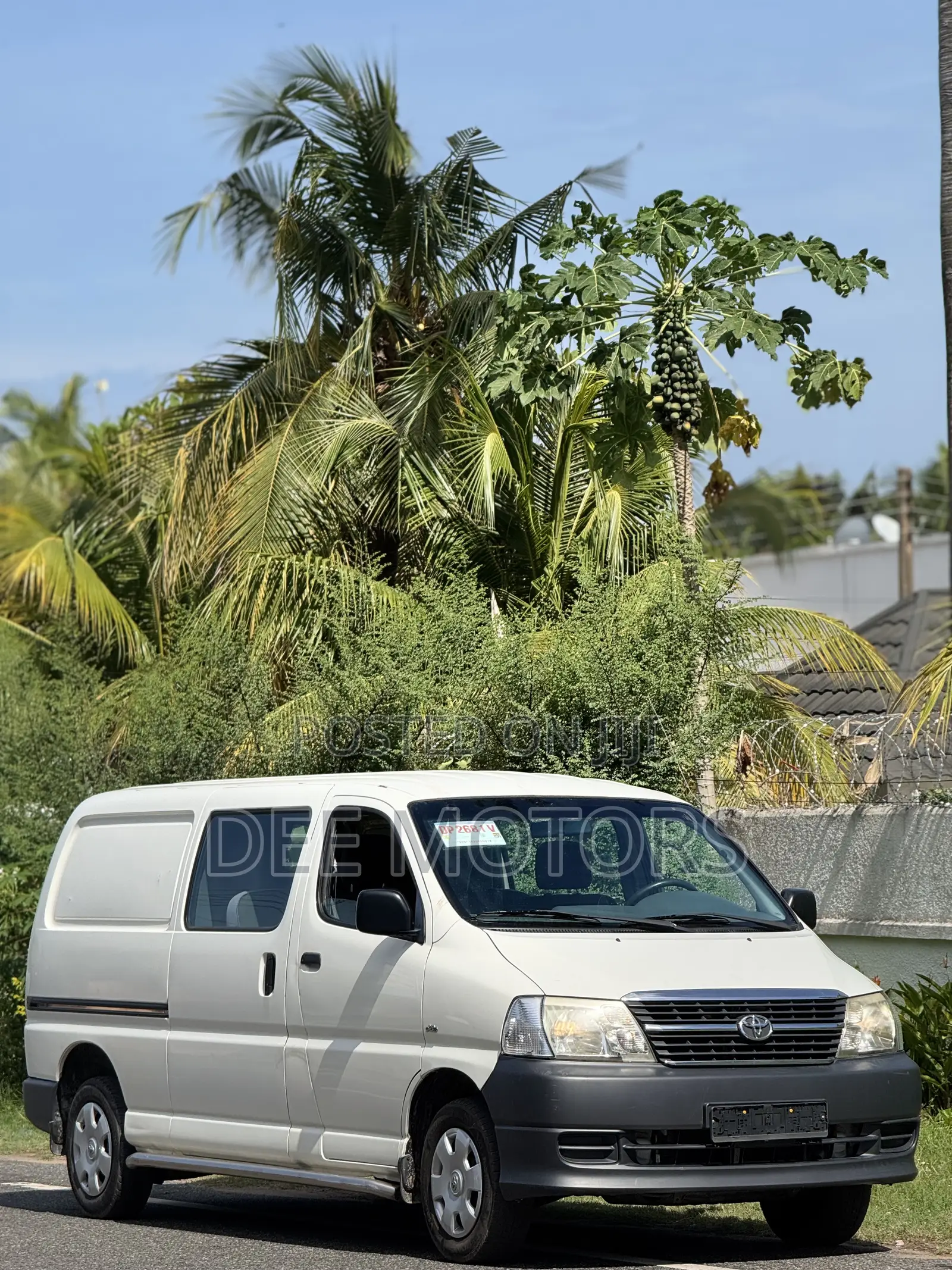 Toyota HiAce 2010 White