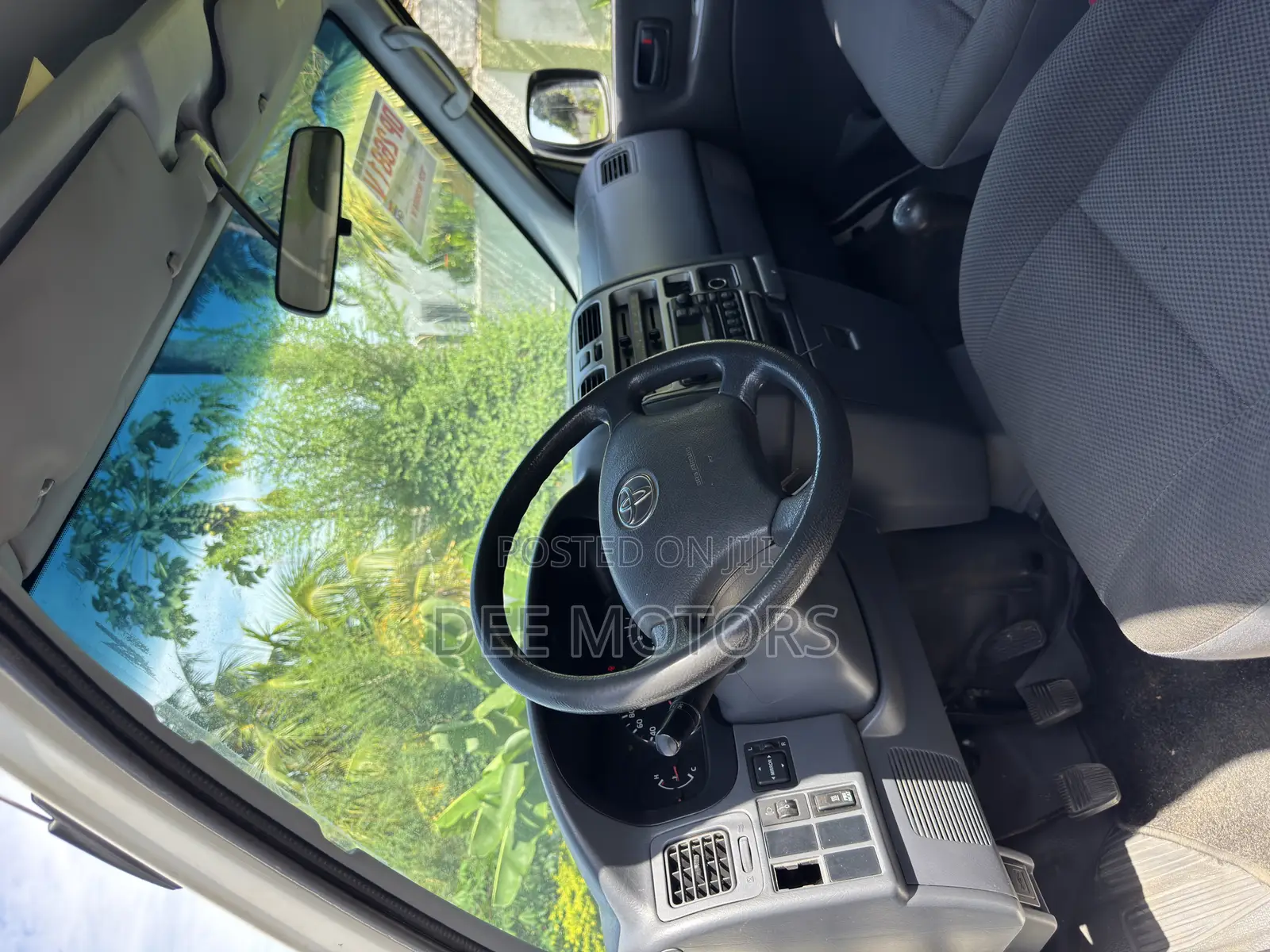 Toyota HiAce 2010 White