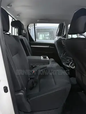 Toyota Hilux 2025 White