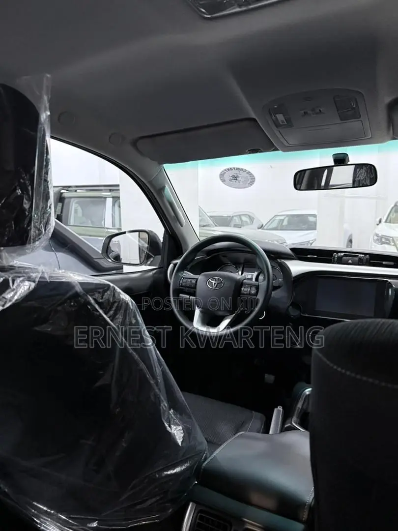 Toyota Hilux 2025 White