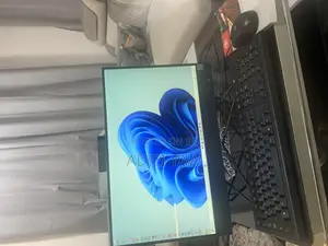 Desktop Computer HP 200 G4 22 All-in-One 4GB Intel Core i5 SSD 1T