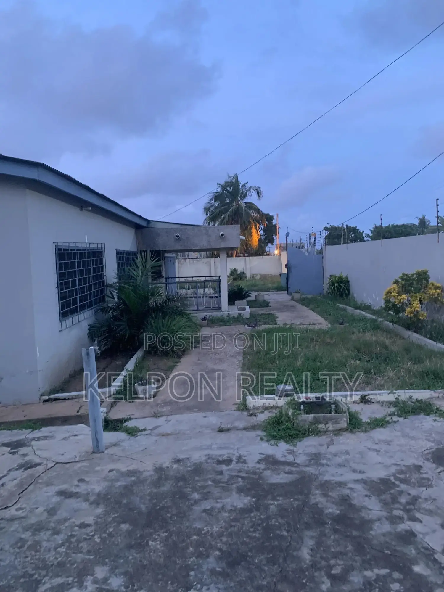 5bdrm House in Dansoman Estate, Exhibition for sale
