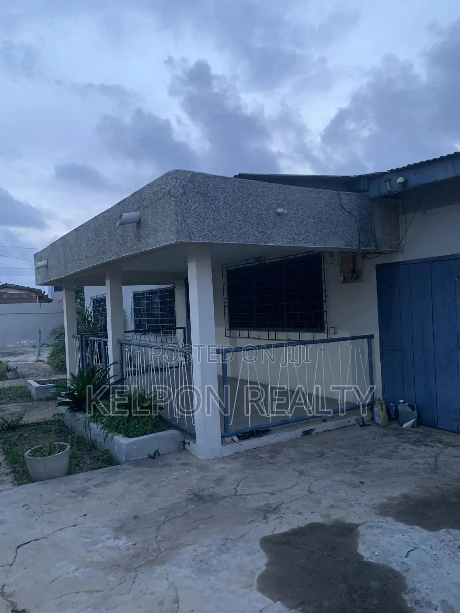 5bdrm House in Dansoman Estate, Exhibition for sale