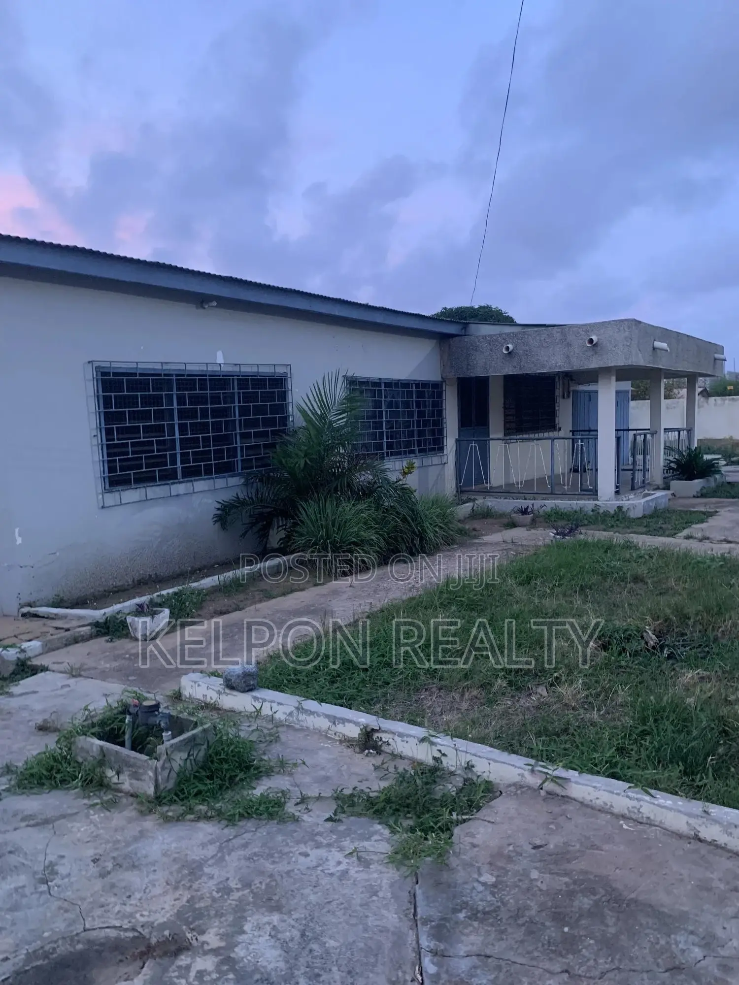 5bdrm House in Dansoman Estate, Exhibition for sale