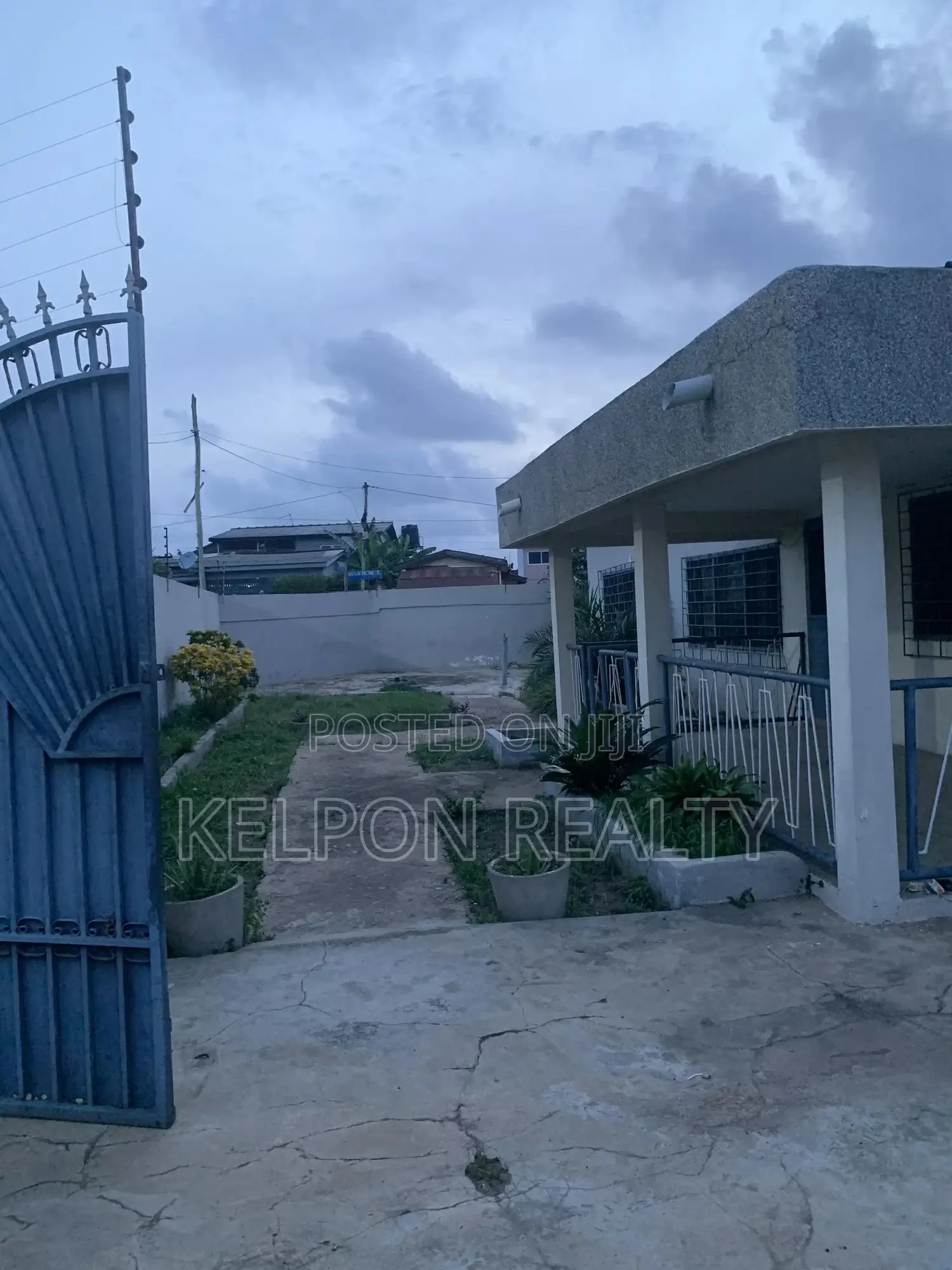 5bdrm House in Dansoman Estate, Exhibition for sale