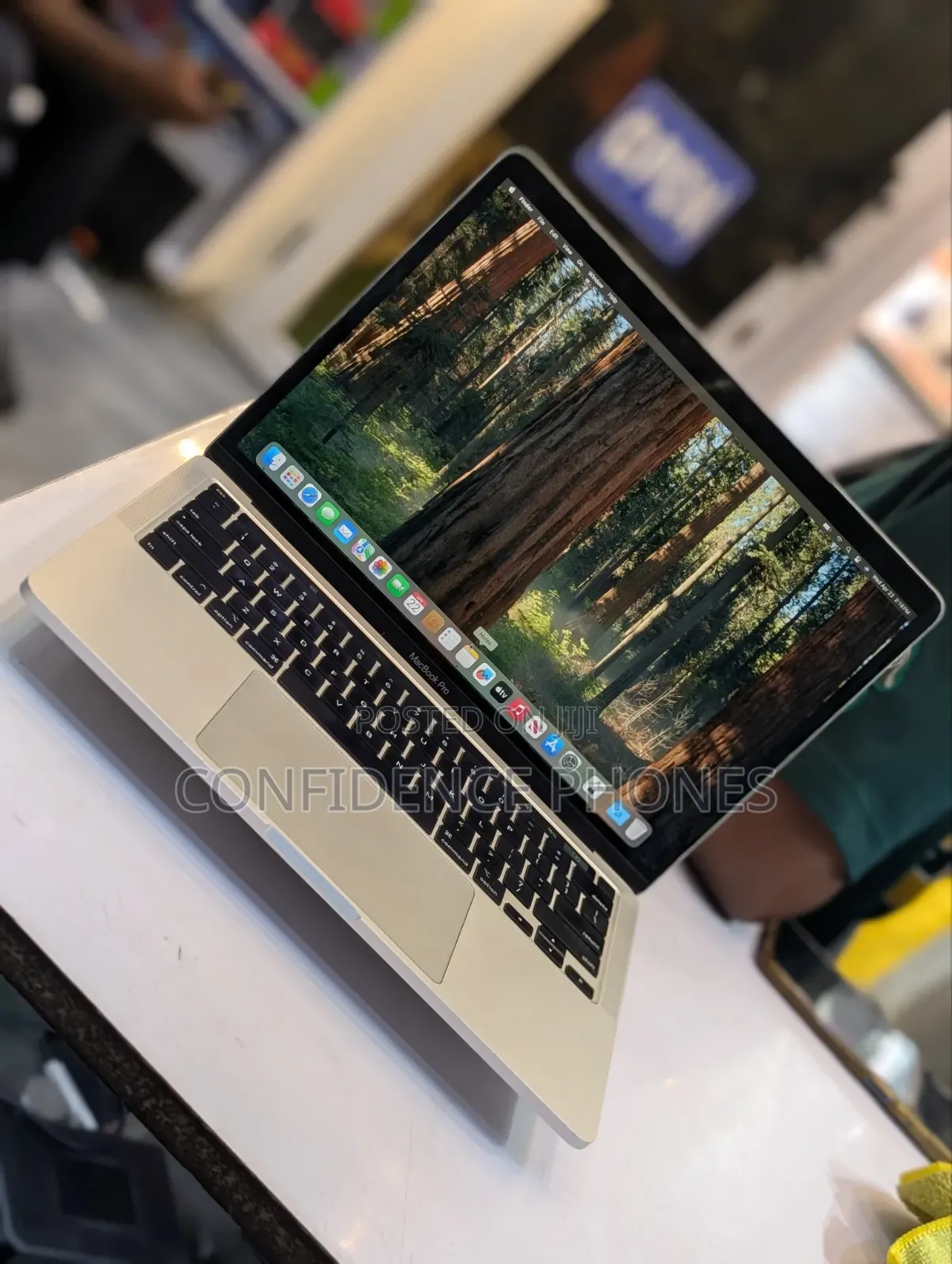 Laptop Apple MacBook Pro 2020 8GB Intel Core i5 SSD 256GB