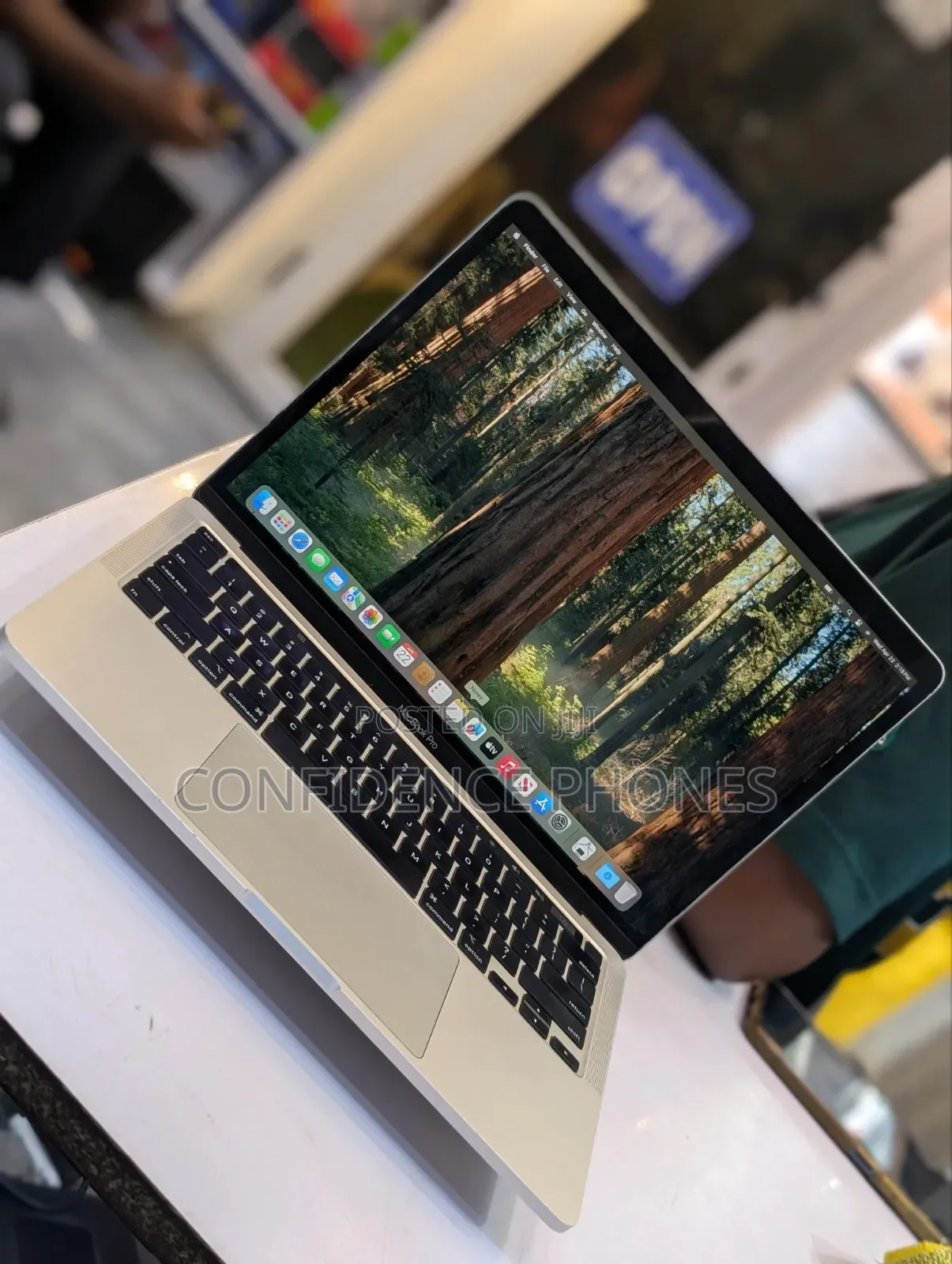 Laptop Apple MacBook Pro 2020 8GB Intel Core i5 SSD 256GB