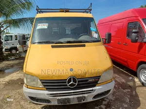 Mercedes-Benz Sprinter 2005 Yellow
