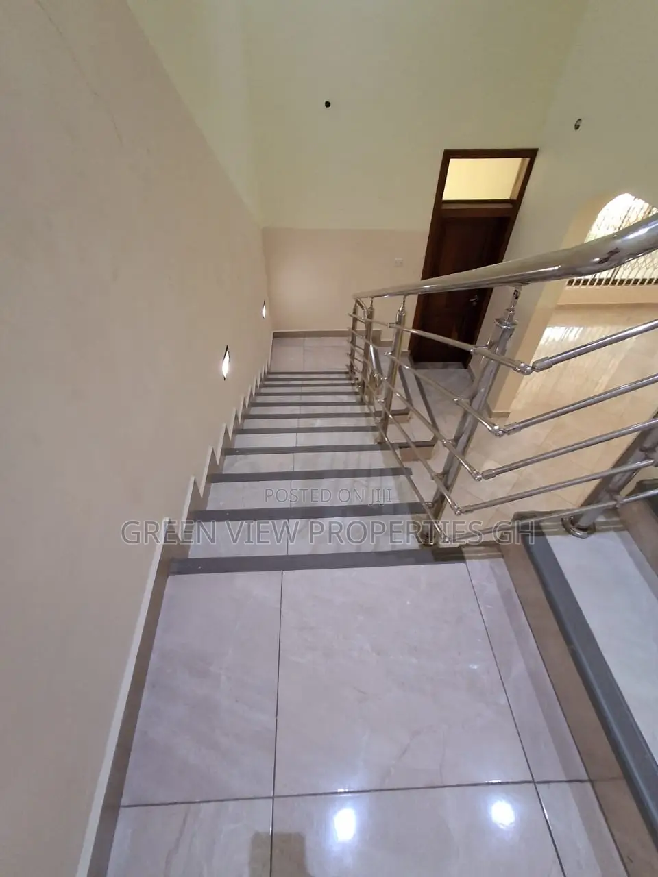 6bdrm Mansion in East Legon for rent