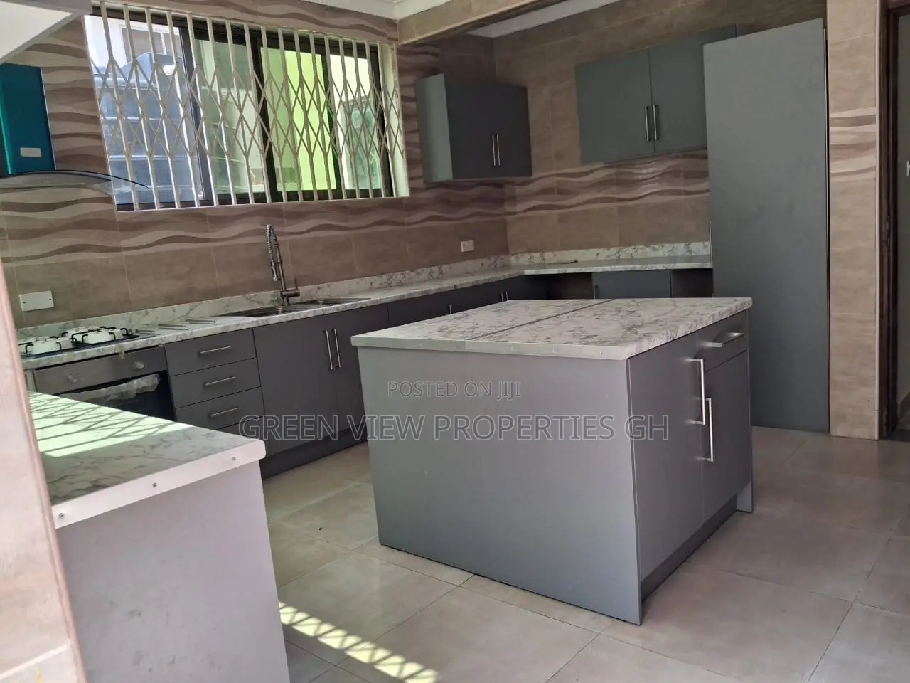 6bdrm Mansion in East Legon for rent
