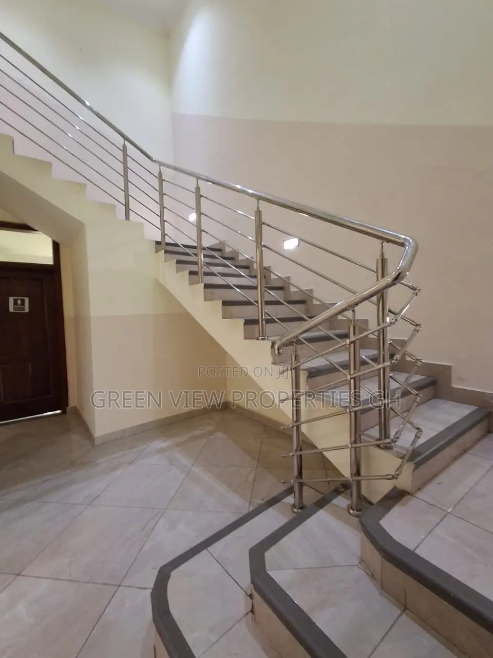 6bdrm Mansion in East Legon for rent
