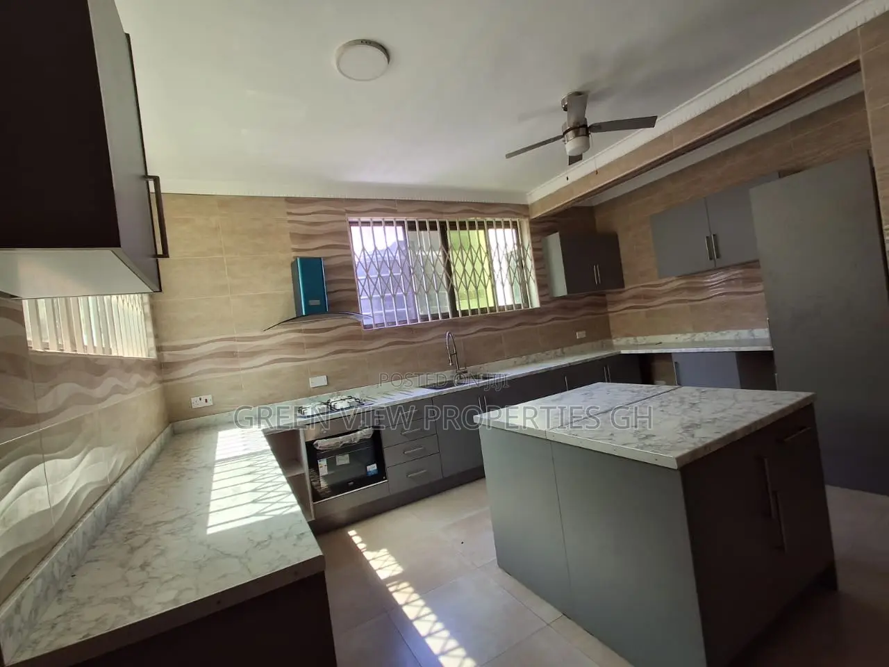 6bdrm Mansion in East Legon for rent